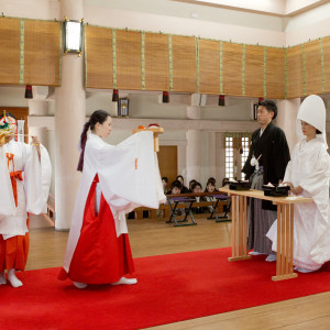 二人と家庭の繁栄を祈念する厳かな時間|大阪城西の丸庭園 大阪迎賓館の写真(13887257)