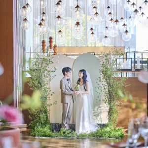 会場内での挙式は宴内人前式をご案内。パーティーのスタートにセレモニーをすることができます。|オン ア ターブルの写真(57618088)