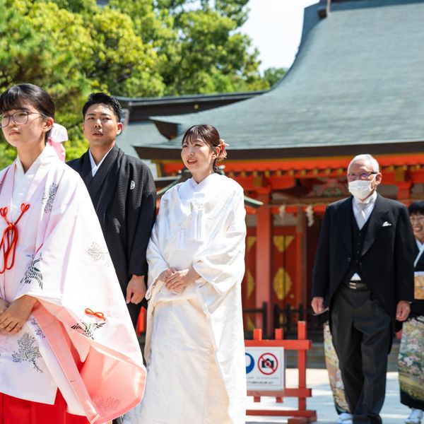櫛田神社や住吉神社など神前式をサポート 。おふたり移動のジャンボタクシーやゲスト移動のタクシー手配などサポート充実!|オン ア ターブルの写真(57621173)