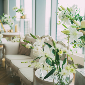 圧巻の眺望と、優しい白を基調とした空間におふたりらしさを添えて|The 33 Sense of Wedding(ザ・サーティースリー・センス・オブ・ウエディング)の写真(46082464)