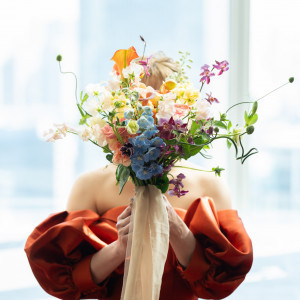 式を美しく彩る装花やブーケは、最高の状態で式を迎えられるようタイミングに細心の注意を払い、一枚の花びらにまでこだわってご提供しております。|The 33 Sense of Wedding(ザ・サーティースリー・センス・オブ・ウエディング)の写真(46082463)