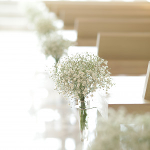 チャペルを華やかに彩るチャペル装花
おふたりの姿をより一層輝かせます|The 33 Sense of Wedding(ザ・サーティースリー・センス・オブ・ウエディング)の写真(2055302)