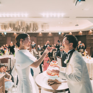 幸せのファーストバイト|The 33 Sense of Wedding(ザ・サーティースリー・センス・オブ・ウエディング)の写真(46082577)
