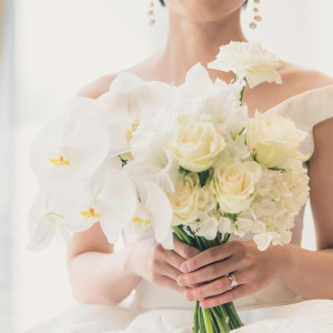 式を美しく彩る装花やブーケは、最高の状態で式を迎えられるようタイミングに細心の注意を払い、一枚の花びらにまでこだわってご提供しております。|The 33 Sense of Wedding(ザ・サーティースリー・センス・オブ・ウエディング)の写真(16991644)