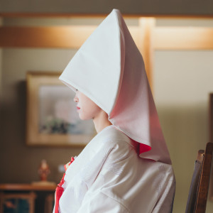 勿論、挙式会場へカメラマンやヘアメイクが同行します。会場から神社までの移動も送迎バスが無料でついています。|キングスウェル（オズブライダル）の写真(45086784)