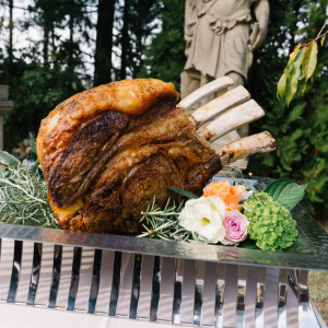ウェディングケーキの代わりに「お肉」入刀セレモニーも！|キングスウェル（オズブライダル）の写真(45052906)
