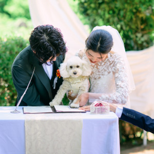 結婚証明書の承認はワンちゃんによる肉球スタンプ|山手十番館ウエディング ハウス&ガーデンの写真(43188299)