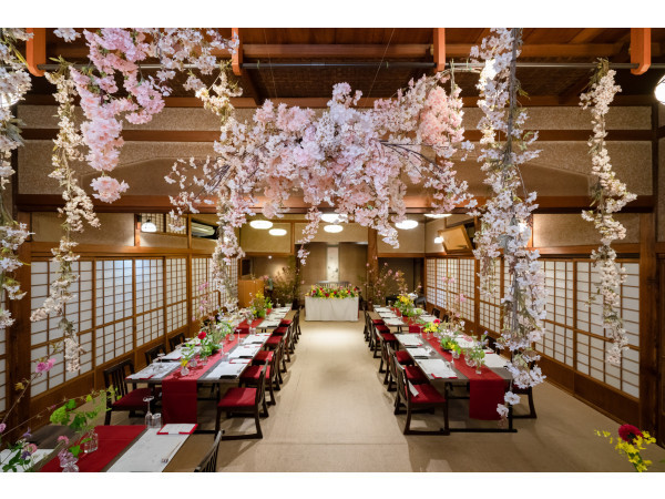 歴史を感じる有形文化財の大広間