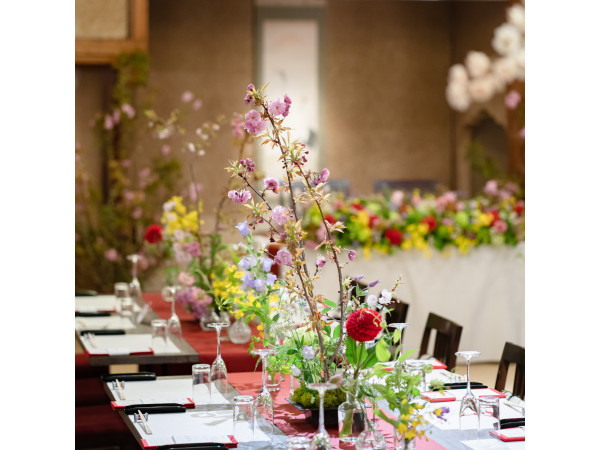 歴史を感じる有形文化財の大広間