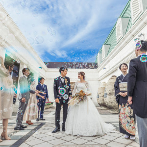 最上階のガーデンでのゲストとの祝福の時間|ノートルダム下関/FIVESTAR WEDDINGの写真(23350606)