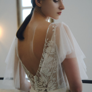 美しさを追求したデザイン、ファブリック、繊細なシルエットの数々…。FIVESTAR WEDDINGのオリジナルドレスを。