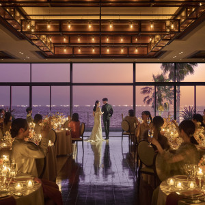 夕方～ナイトウエディングの雰囲気も味わえる♪|THE SURF OCEAN TERRACE（ザ・サーフ オーシャンテラス）の写真(53902453)