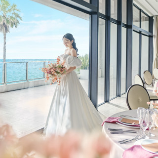 花嫁を包み込むようなボリューム感が愛らしいドレスなど多種多様