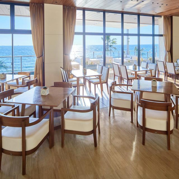 ゲストとゆっくり過ごせる明るい会場♪