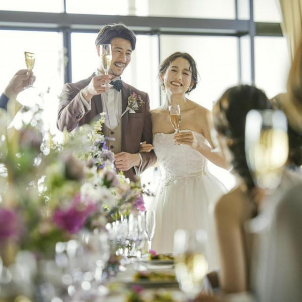 明るい披露宴会場はゲストともお話が弾む**