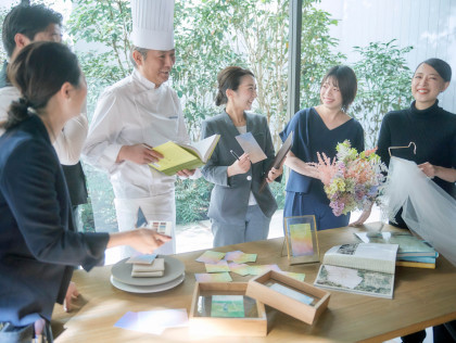 ふたりの未来を探す旅
ご結婚式という特別な一日に
大輪の笑顔の花が咲くように