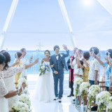 温かい光の中での挙式。