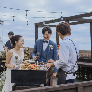 ウッドデッキにあるグリル台を使ってゲストへのおもてなし|NEST by THE SEA（ネストバイザシー）の写真(56542952)