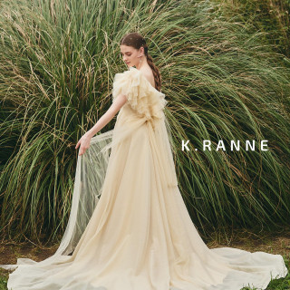 カラードレスも充実。小物の取り外しが出来たり、一つの衣装で2通り楽しめるのも魅力