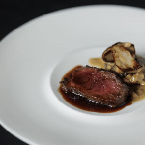 美しい料理を目（視覚）で、お肉を焼く音（聴覚）と香り（嗅覚）で、お料理の温かさ（触覚）を感じ、最後は至高の味（味覚）を。|Casa d' Angela Aoyama（カサ・デ・アンジェラ青山）の写真(44835603)