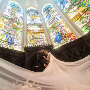 荘厳なチャペルや会場内で特別な前撮りに。