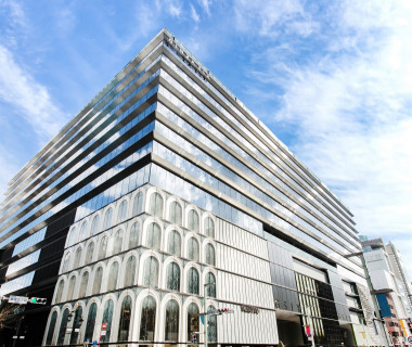 中央通に面するエリア最大規模の複合商業施設GINZA SIX。