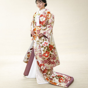 2025年最新作・薄いグリーンのベースに華やかな刺繍・現代の花嫁様が探される？そんな色打掛|WABI やまどりの写真(47682222)