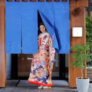 伊勢神宮の鳥居を見立てた暖簾。神聖な気持ちで召し上がっていただく意味も込めます。|WABI やまどりの写真(45091899)