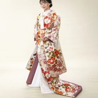 新作色打掛（市場価格30〜70万円相当）特別価格￥100,000でレンタル可能（税別）