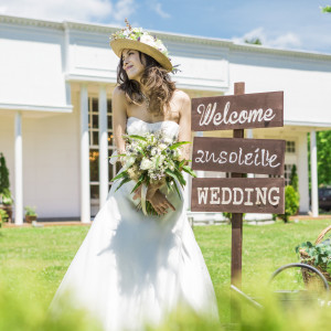 「陽のあたる場所」を意味するアンソレイユ。その名の通り、広大なひだまりのガーデンは、アイデア次第で使い方は無限大|ensoleille（アンソレイユ）の写真(54762601)