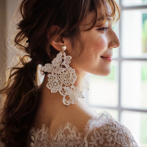 ドレス選びから小物合わせ、スタイリングまで魔法のように生み出されるふたりだけのスタイルを楽しんで|ensoleille（アンソレイユ）の写真(54762944)