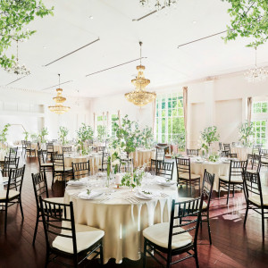 パーティの舞台は、ホワイトを基調にしたシンプルさの中に上質さが感じられる、広々とした贅沢空間|ensoleille（アンソレイユ）の写真(54762443)