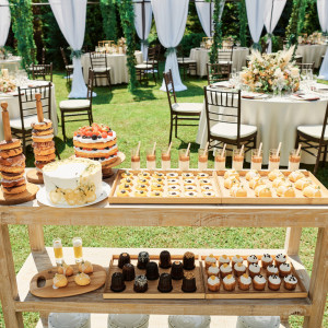 【デザートビュッフェ】テーマに合わせて彩られた、宝石のように輝くスイーツたち。見た瞬間に心がときめき、甘い幸せが広がる|ensoleille（アンソレイユ）の写真(54762778)