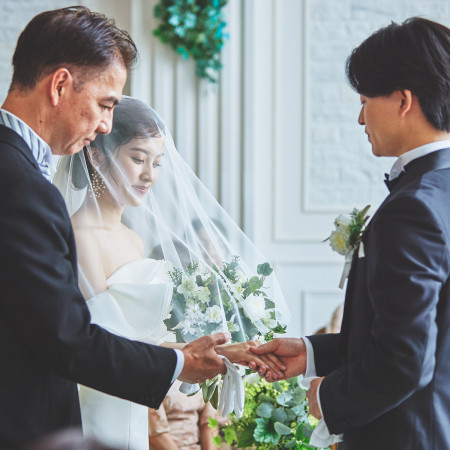 花婿へ引き渡す感動の瞬間