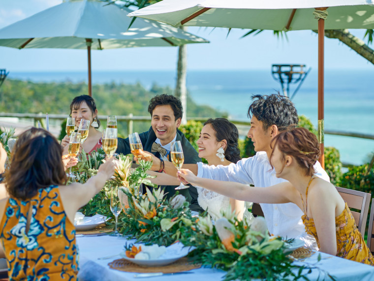 沖縄屈指のリゾートホテル、カヌチャリゾートで叶える少人数結婚