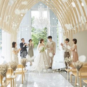 溢れる光の宝石箱のようなチャペルで、本当に大切な人と心通わす結婚式の時間を|チャペル・ド・コフレ札幌の写真(32996149)