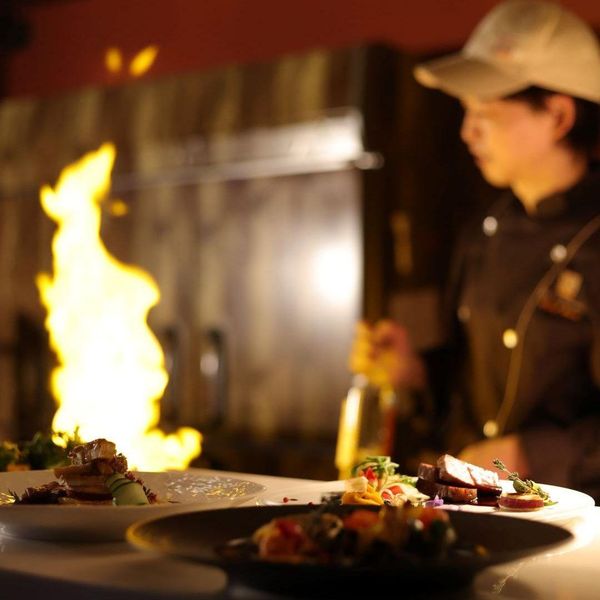 会場内にあるオープンキッチンから出来立ての料理をご提供|KAI KORIYAMA(廻 郡山)の写真(61766013)