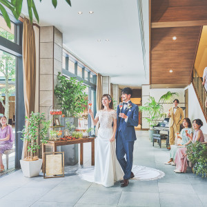 エントラスはガーデンへと続く開放感溢れる空間|LAZOR GARDEN NAGOYA（ラソール ガーデン 名古屋）の写真(44109592)