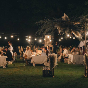 夜にかけてライトアップされた雰囲気も最高です。|FOLK FOLK Wedding（フォークフォークウエディング）の写真(29080906)