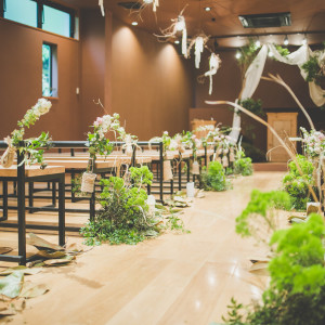 木々や布をあしらった会場装飾。|FOLK FOLK Wedding（フォークフォークウエディング）の写真(17198705)