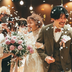 退場のシーンは生花やコンフェッティーシャワーなどお選びいただけます。|FOLK FOLK Wedding（フォークフォークウエディング）の写真(52611837)
