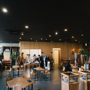 カフェスペースではイベントを行なったりもしております。|FOLK FOLK Wedding（フォークフォークウエディング）の写真(52616198)