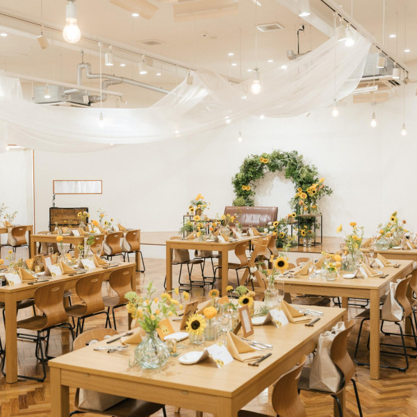 夏らしくひまわりを◎
季節ならではの装飾で会場を彩りましょう！