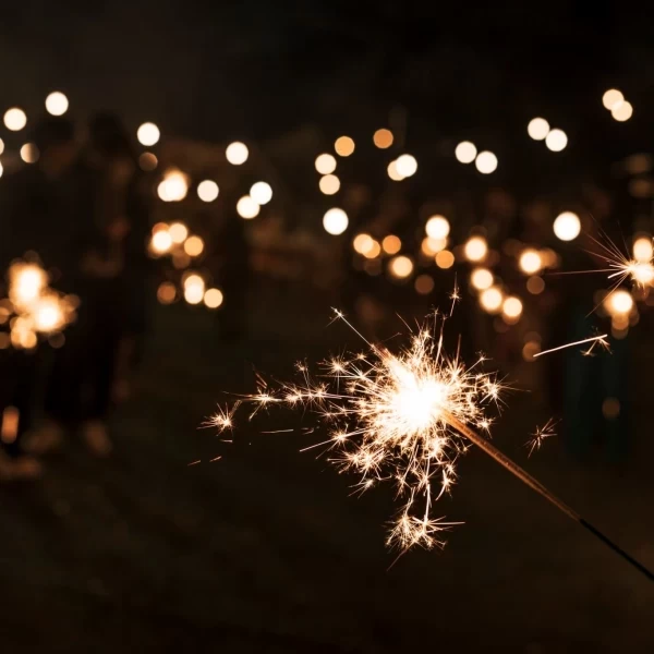 夕方から夜にかけてガーデンでの花火が人気です◎