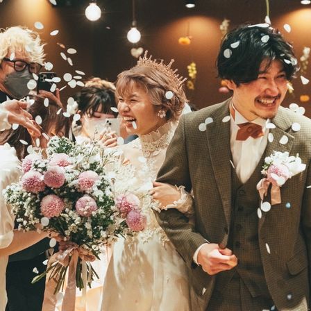 退場のシーンは生花やコンフェッティーシャワーなどお選びいただけます。|FOLK FOLK Wedding（フォークフォークウエディング）の写真(52611837)