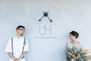 お見送りはロゴ前で♪|UNION HARBOR（ユニオンハーバー）の写真(32920189)