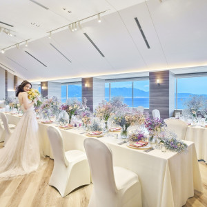 【ヘブンリールーム】 窓一面に広がる琵琶湖を望みながら ゆったりと過ごせる会場|琵琶湖マリオットホテルの写真(9918827)