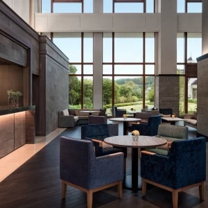 軽食やティータイムを楽しめる1Fラウンジ|南紀白浜マリオットホテルの写真(2380136)