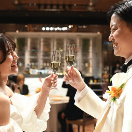 ゲストをバックに乾杯のお写真