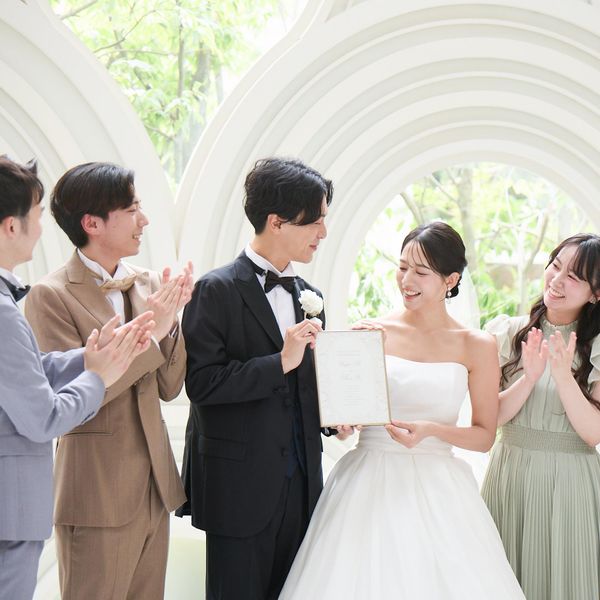 ふたりらしい挙式を行いたいカップルにはゲストと創る証明書がおすすめ!「ウエディングリース」や「ウエディングキャンバス」など結婚式後は、お家に飾って思い出を楽しめます。|ラピスコライユ ●BRASSグループの写真(63328709)